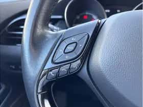 Toyota C-HR (2022) thumbnail 16