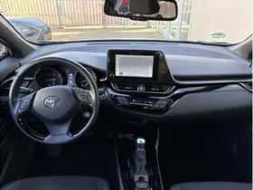 Toyota C-HR (2022) thumbnail 6
