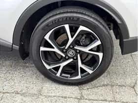Toyota C-HR (2023) thumbnail 32