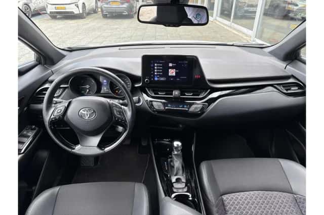 Toyota C-HR (2023) thumbnail 6