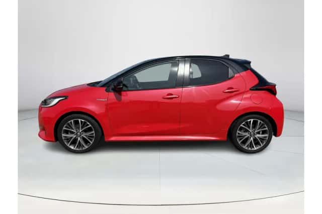Toyota Yaris (2021) thumbnail 2