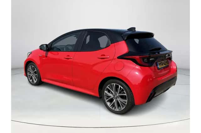 Toyota Yaris (2021) thumbnail 3