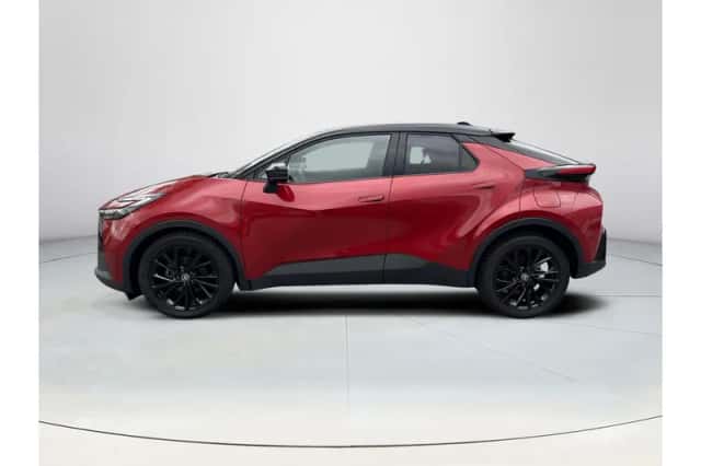 Toyota C-HR (2024) thumbnail 2