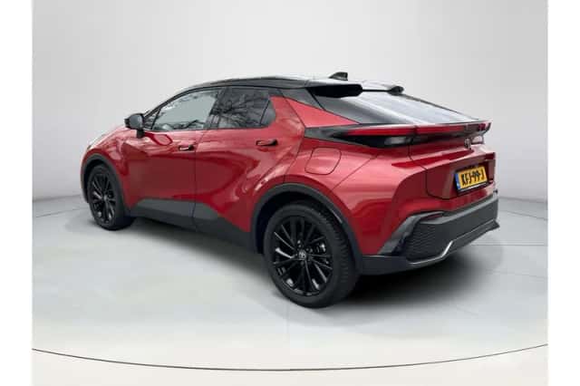Toyota C-HR (2024) thumbnail 3