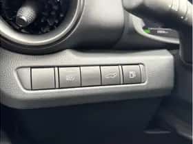 Toyota C-HR (2024) thumbnail 25