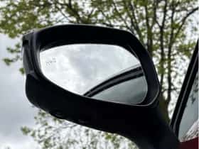 Toyota C-HR (2024) thumbnail 28