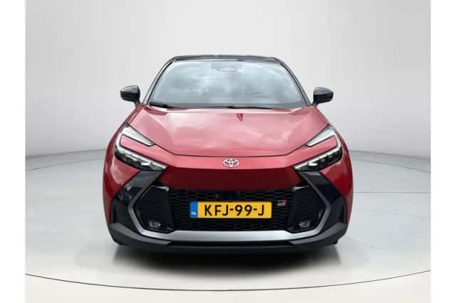 Toyota C-HR (2024) thumbnail 4