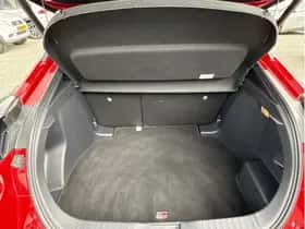 Toyota C-HR (2024) thumbnail 31