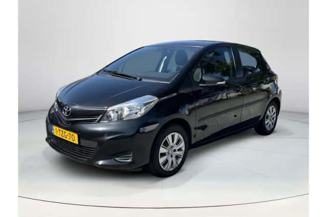 Toyota Yaris (2014) thumbnail 1