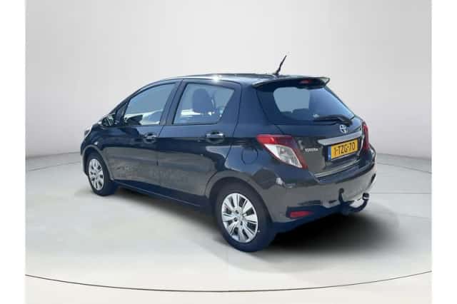 Toyota Yaris (2014) thumbnail 3