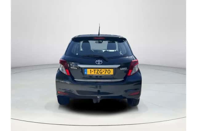 Toyota Yaris (2014) thumbnail 4