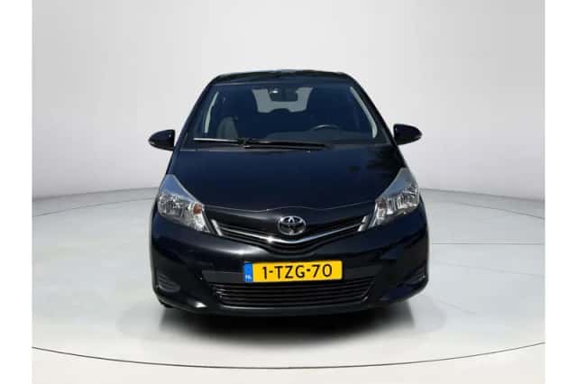 Toyota Yaris (2014) thumbnail 5