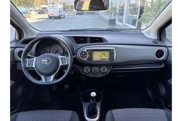Toyota Yaris (2014) thumbnail 6