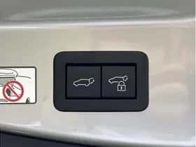 Toyota C-HR (2025) thumbnail 38