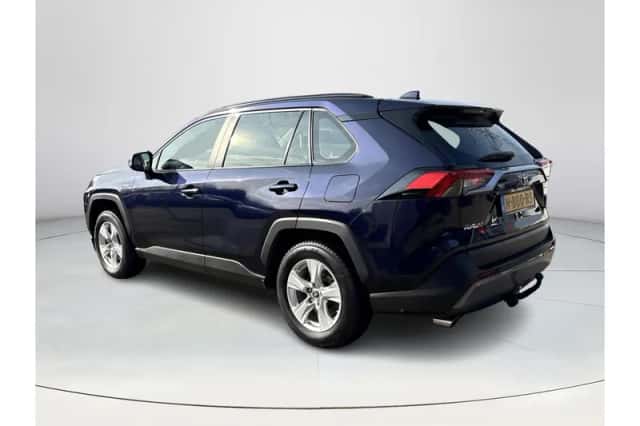 Toyota RAV4 (2022) thumbnail 3