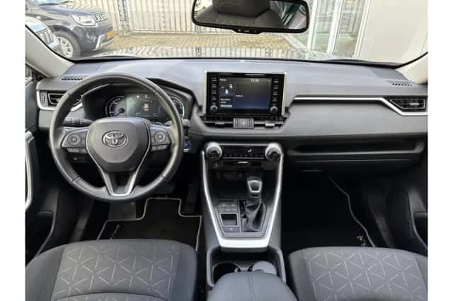 Toyota RAV4 (2022) thumbnail 6