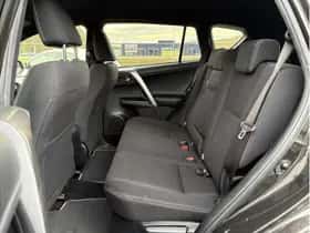 Toyota RAV4 (2018) thumbnail 8