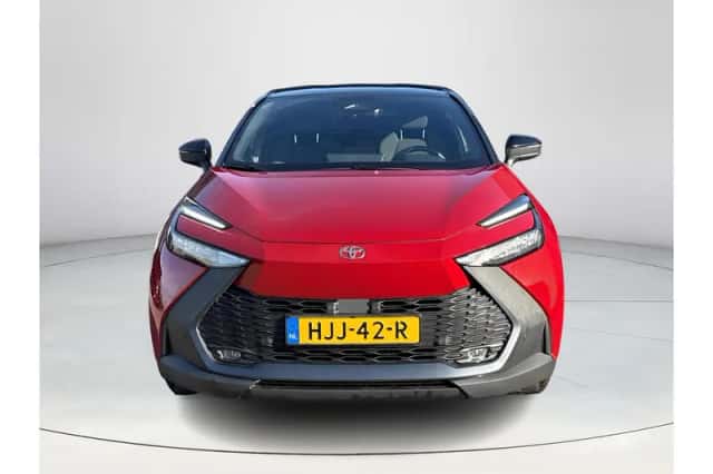 Toyota C-HR (2025) thumbnail 3