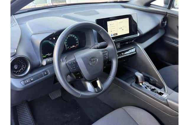 Toyota C-HR (2025) thumbnail 5