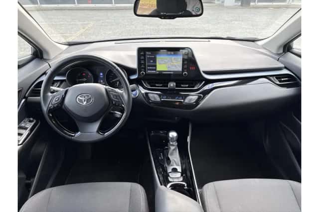 Toyota C-HR (2021) thumbnail 6