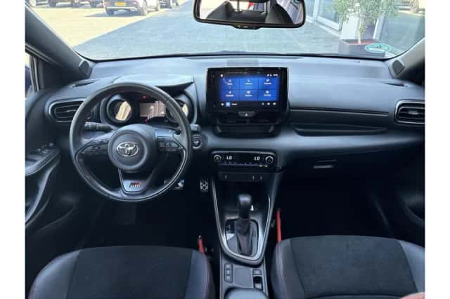 Toyota Yaris (2023) thumbnail 6