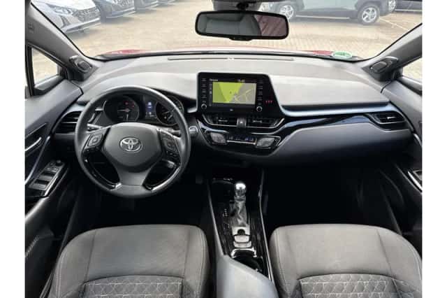 Toyota C-HR (2019) thumbnail 6