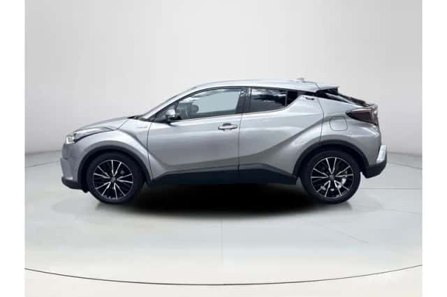 Toyota C-HR (2018) thumbnail 2