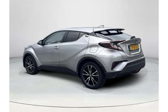 Toyota C-HR (2018) thumbnail 3