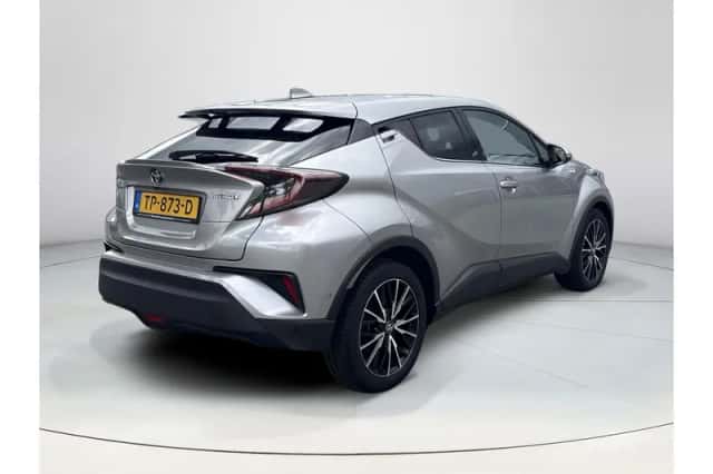 Toyota C-HR (2018) thumbnail 6