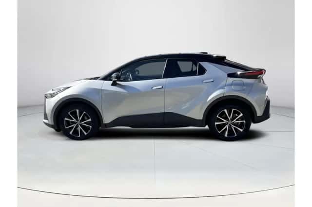 Toyota C-HR (2025) thumbnail 2
