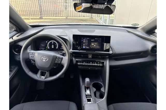 Toyota C-HR (2025) thumbnail 6