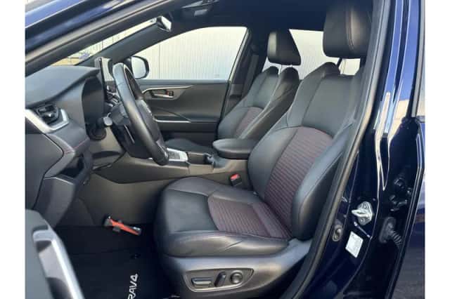 Toyota RAV4 (2023) thumbnail 2