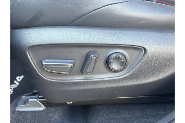 Toyota RAV4 (2023) thumbnail 3