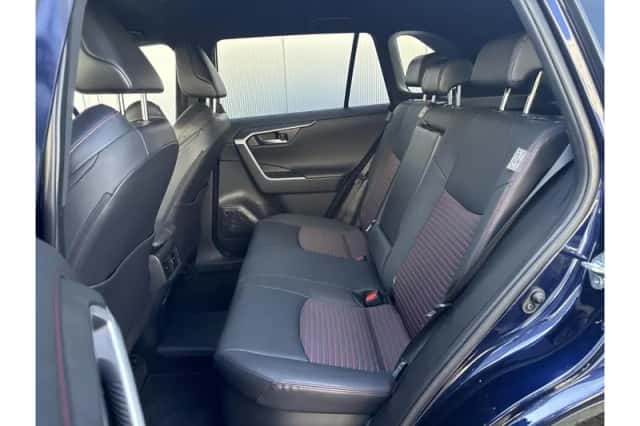Toyota RAV4 (2023) thumbnail 4