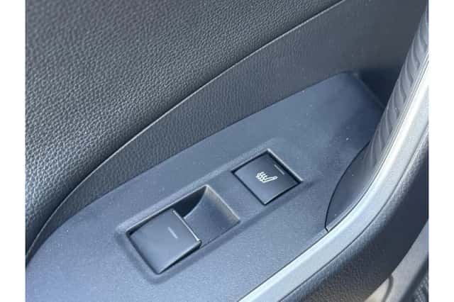 Toyota RAV4 (2023) thumbnail 5