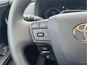 Toyota C-HR (2023) thumbnail 18