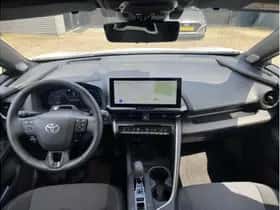 Toyota C-HR (2023) thumbnail 6