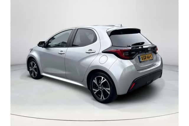Toyota Yaris (2024) thumbnail 3