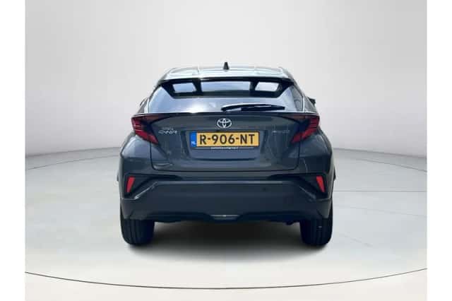 Toyota C-HR (2022) thumbnail 4