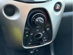 Toyota Aygo (2017) thumbnail 13