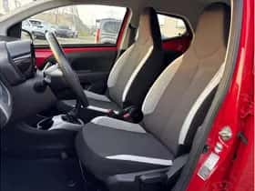 Toyota Aygo (2017) thumbnail 7