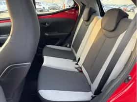Toyota Aygo (2017) thumbnail 8