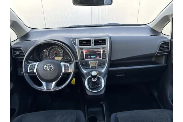 Toyota Verso-S (2012) thumbnail 1