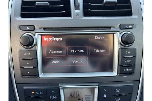Toyota Verso-S (2012) thumbnail 6