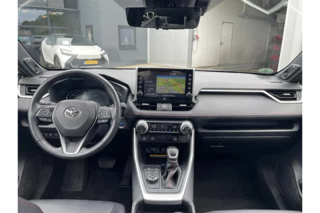 Toyota RAV4 (2022) thumbnail 6