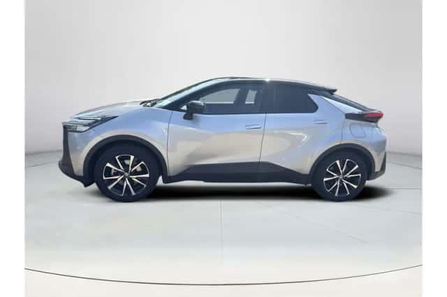 Toyota C-HR (2025) thumbnail 2