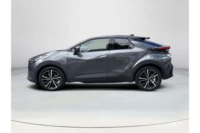 Toyota C-HR (2025) thumbnail 2