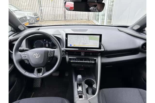 Toyota C-HR (2025) thumbnail 6
