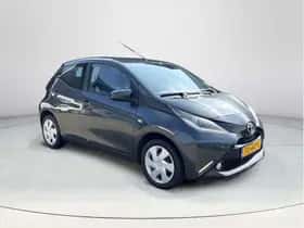 Toyota Aygo (2017) thumbnail 29