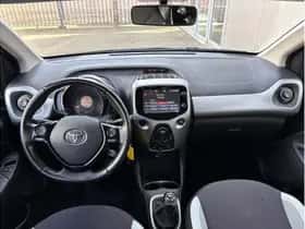Toyota Aygo (2017) thumbnail 6